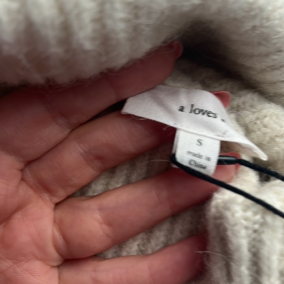 a loves a turtleneck size small new with tag - Picture 4 of 4